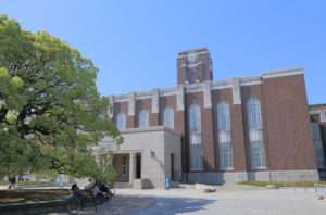 大学とは収入を下げる方法を教えてくれる