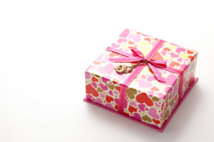 【御礼とプレゼント】本日12時に特別な贈り物があります。